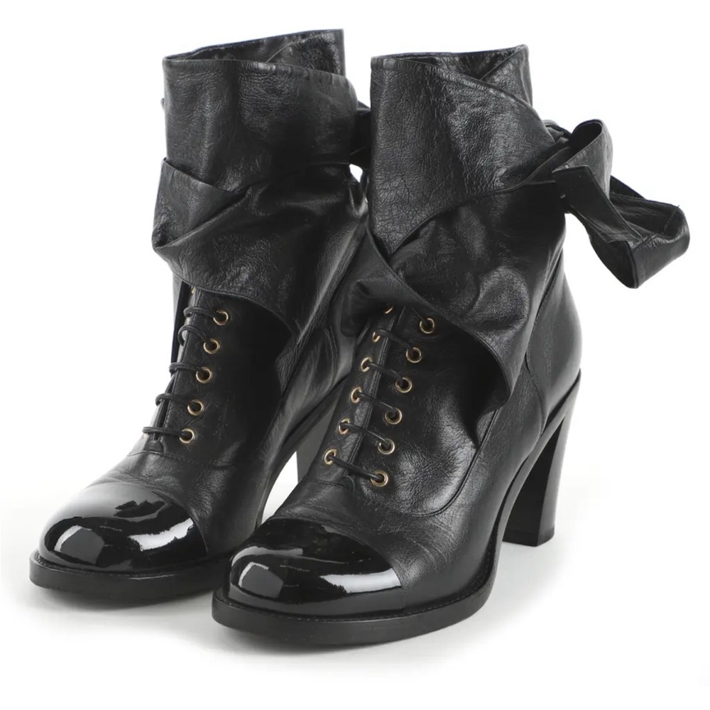 Chanel
Leather ankle boots
38.
Very good condition
Black, Leather